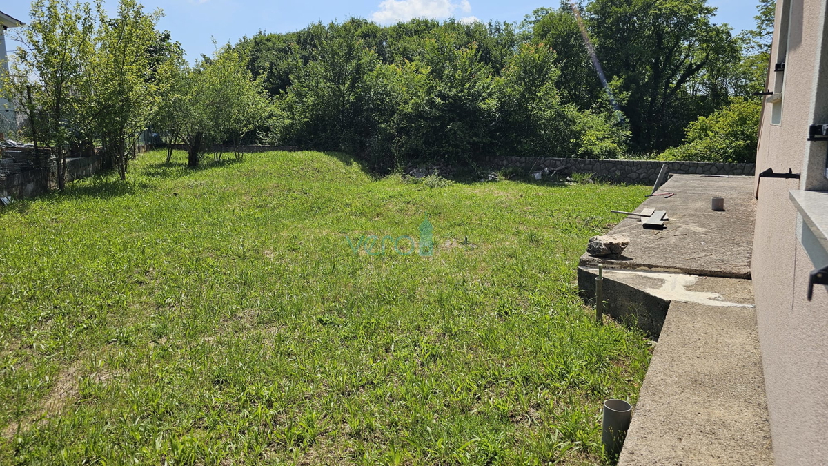 Isola di Krk, Dobrinj, casa bifamiliare con due appartamenti 130m2, giardino 300m2, vendita