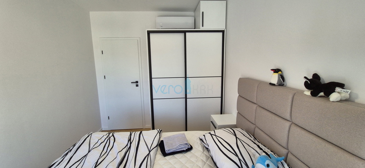 Malinska, centro, nuova costruzione, villa bifamiliare con piscina, vista mare, giardino, vendita