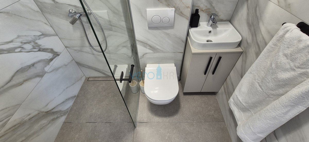 Malinska, centro, nuova costruzione, villa bifamiliare con piscina, vista mare, giardino, vendita