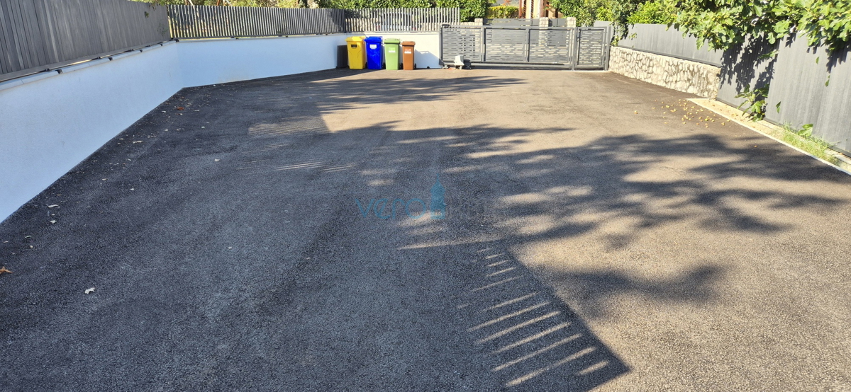 Malinska, centro, nuova costruzione, villa bifamiliare con piscina, vista mare, giardino, vendita