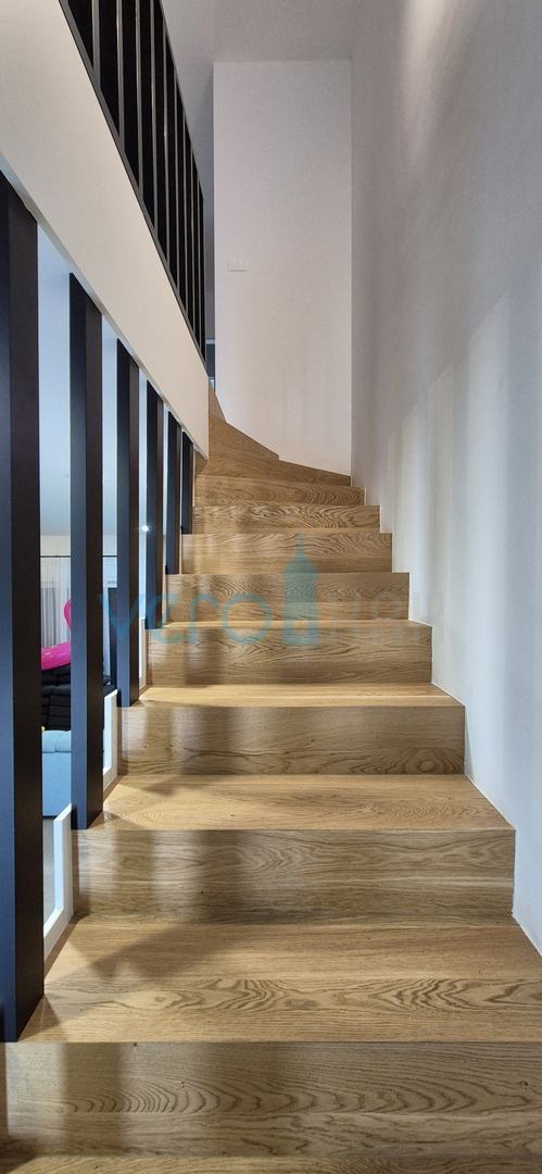 Malinska, centro, nuova costruzione, villa bifamiliare con piscina, vista mare, giardino, vendita