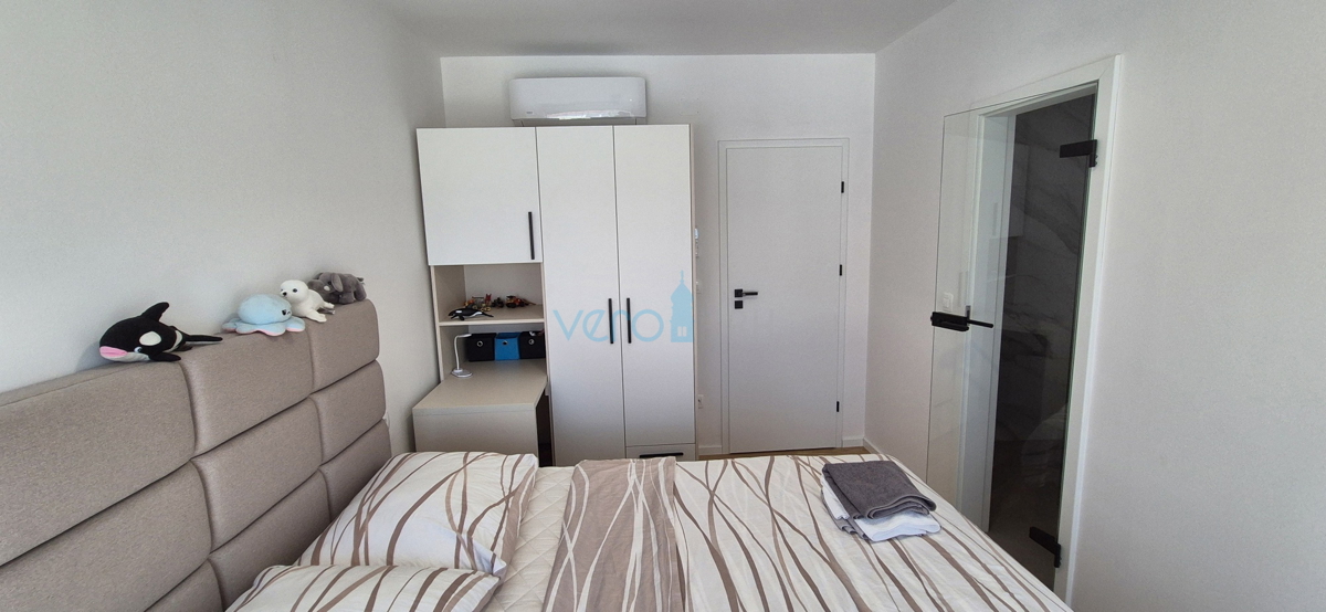 Malinska, centro, nuova costruzione, villa bifamiliare con piscina, vista mare, giardino, vendita