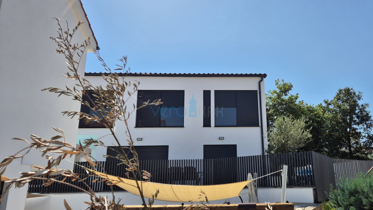 Malinska, centro, nuova costruzione, villa bifamiliare con piscina, vista mare, giardino, vendita