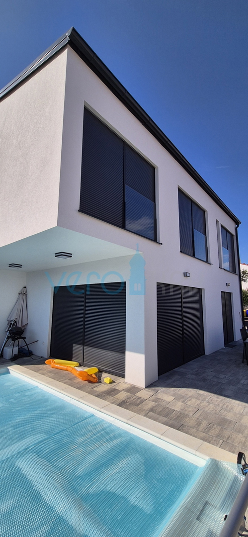 Malinska, centro, nuova costruzione, villa bifamiliare con piscina, vista mare, giardino, vendita