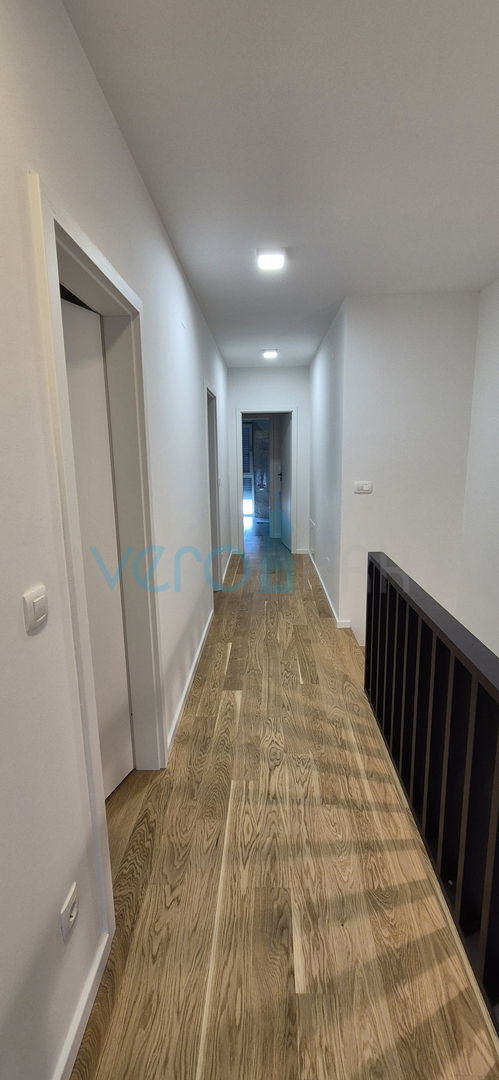 Malinska, centro, nuova costruzione, villa bifamiliare con piscina, vista mare, giardino, vendita