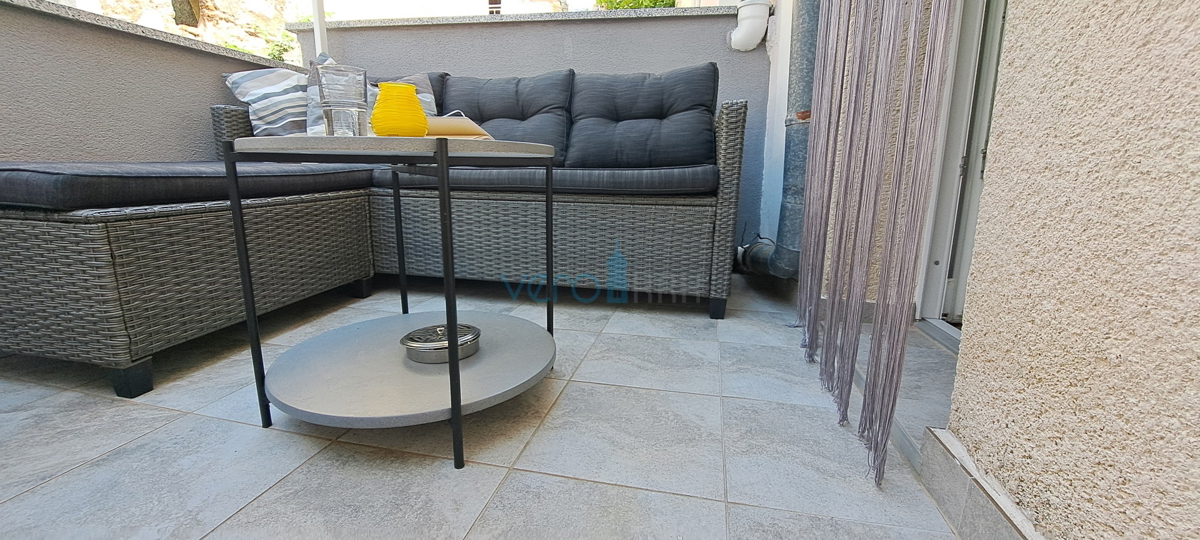 Omišalj, isola di Krk, casa in pietra autoctona a schiera, terrazza, in vendita