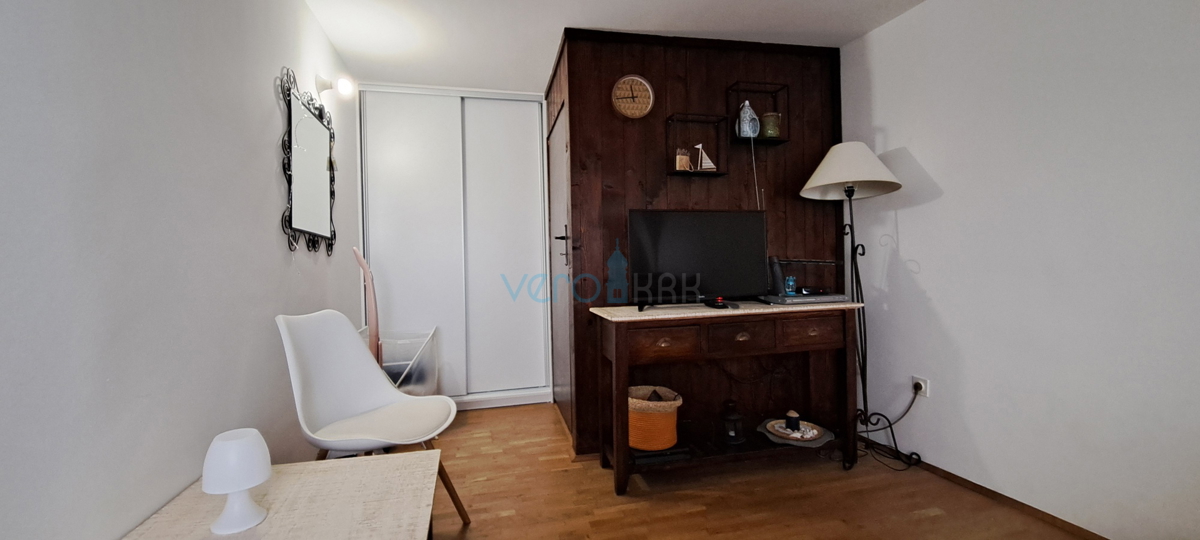 Omišalj, isola di Krk, casa in pietra autoctona a schiera, terrazza, in vendita