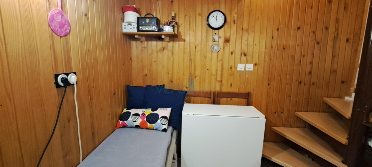 Omišalj, isola di Krk, casa in pietra autoctona a schiera, terrazza, in vendita