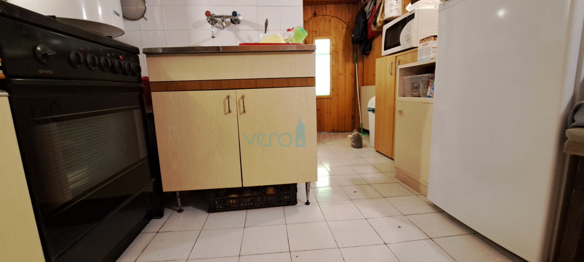 Omišalj, isola di Krk, casa in pietra autoctona a schiera, terrazza, in vendita