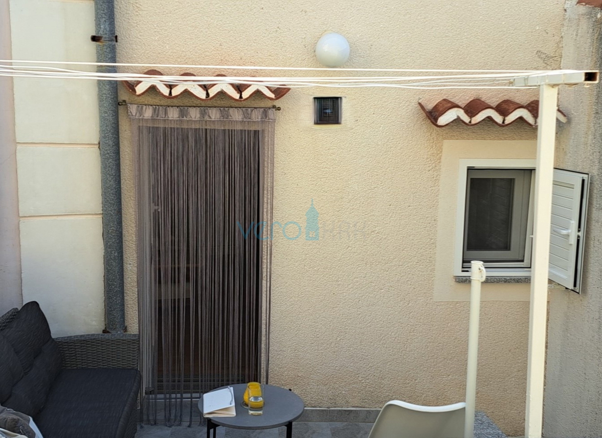 Omišalj, isola di Krk, casa in pietra autoctona a schiera, terrazza, in vendita