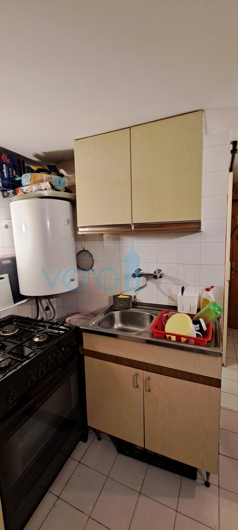 Omišalj, isola di Krk, casa in pietra autoctona a schiera, terrazza, in vendita