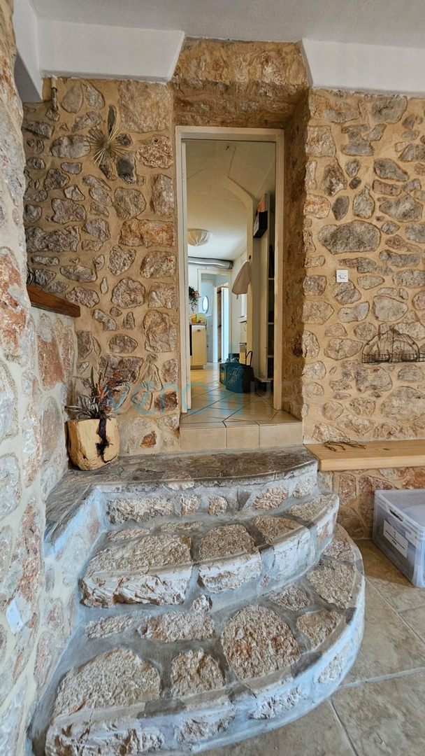 Isola di Krk, Dobrinj, villa di lusso autoctona con uliveto e piscina