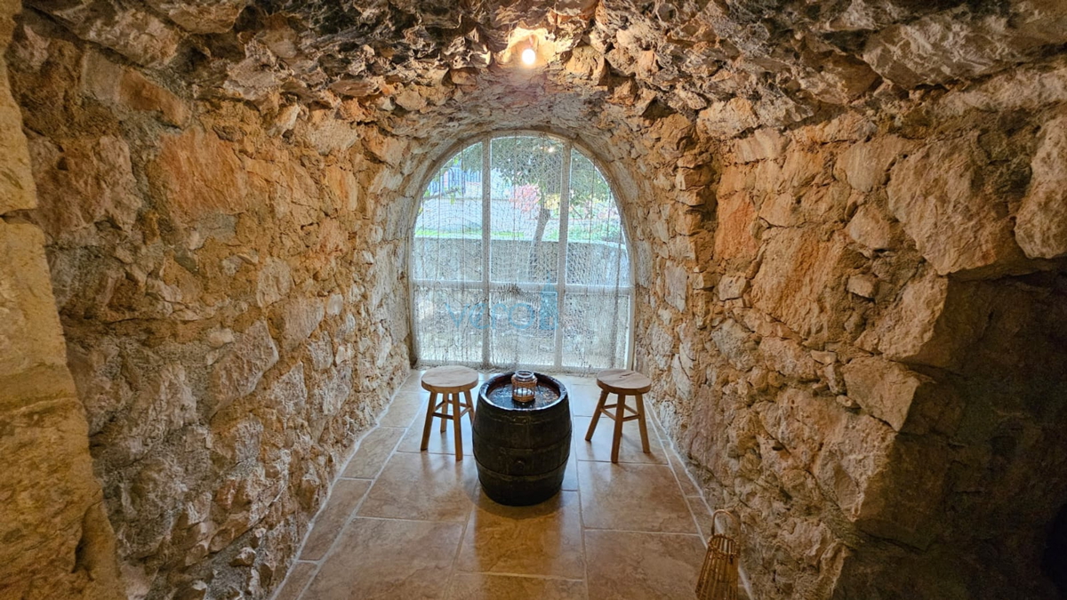 Isola di Krk, Dobrinj, villa di lusso autoctona con uliveto e piscina