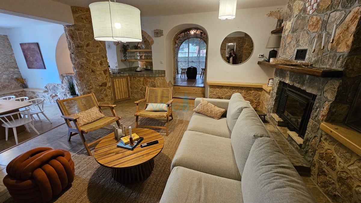 Isola di Krk, Dobrinj, villa di lusso autoctona con uliveto e piscina