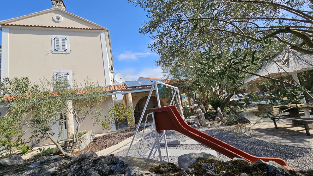 Isola di Krk, Dobrinj, villa di lusso autoctona con uliveto e piscina