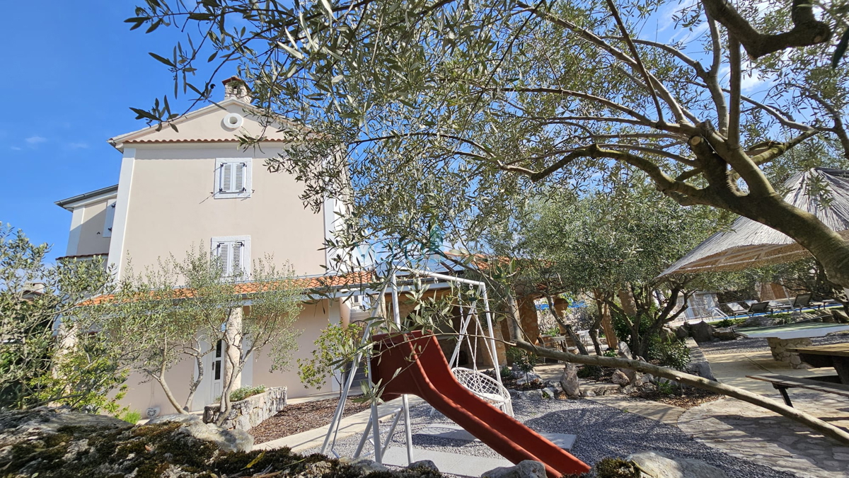 Isola di Krk, Dobrinj, villa di lusso autoctona con uliveto e piscina