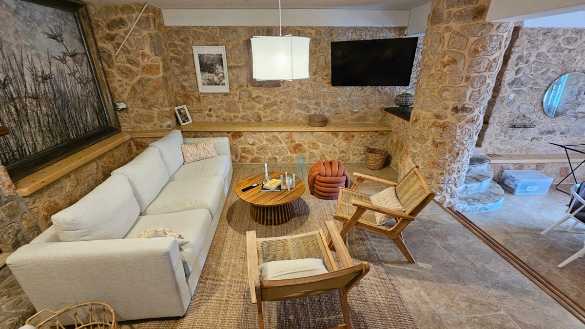 Isola di Krk, Dobrinj, villa di lusso autoctona con uliveto e piscina