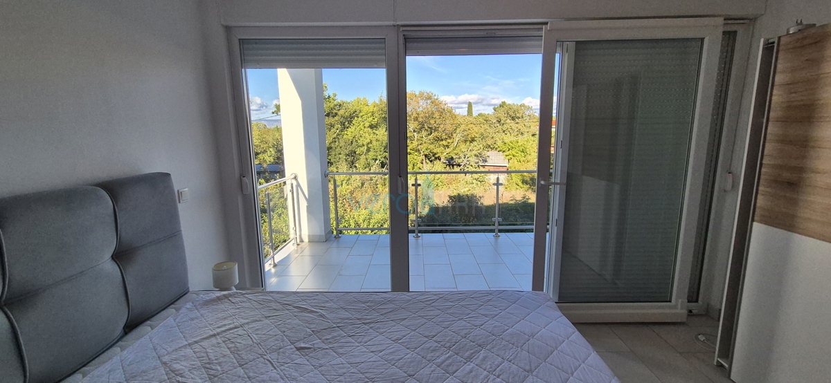 Isola di Krk, Malinska, zona circostante, casa bifamiliare con piscina e giardino, vendita