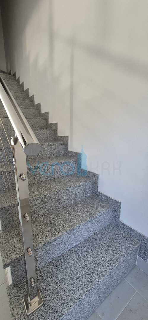 Isola di Krk, Malinska, zona circostante, casa bifamiliare con piscina e giardino, vendita