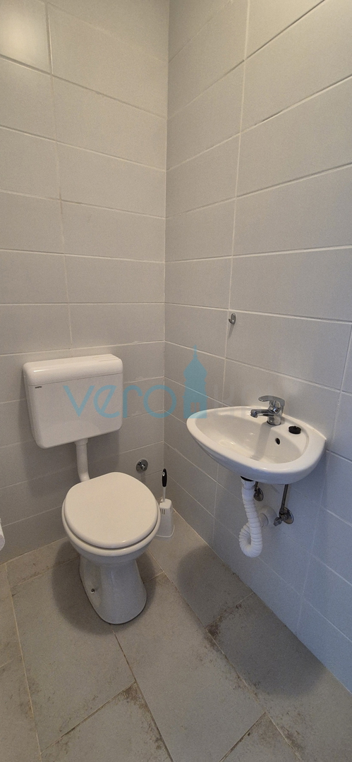 Isola di Krk, Malinska, zona circostante, casa bifamiliare con piscina e giardino, vendita