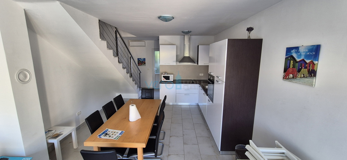 Isola di Krk, Malinska, zona circostante, casa bifamiliare con piscina e giardino, vendita