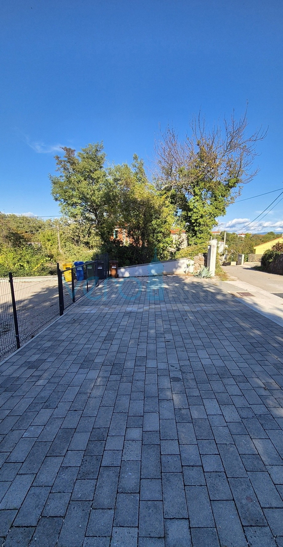 Isola di Krk, Malinska, zona circostante, casa bifamiliare con piscina e giardino, vendita