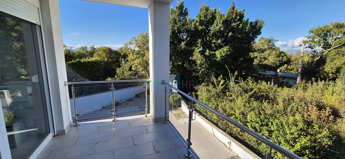 Isola di Krk, Malinska, zona circostante, casa bifamiliare con piscina e giardino, vendita