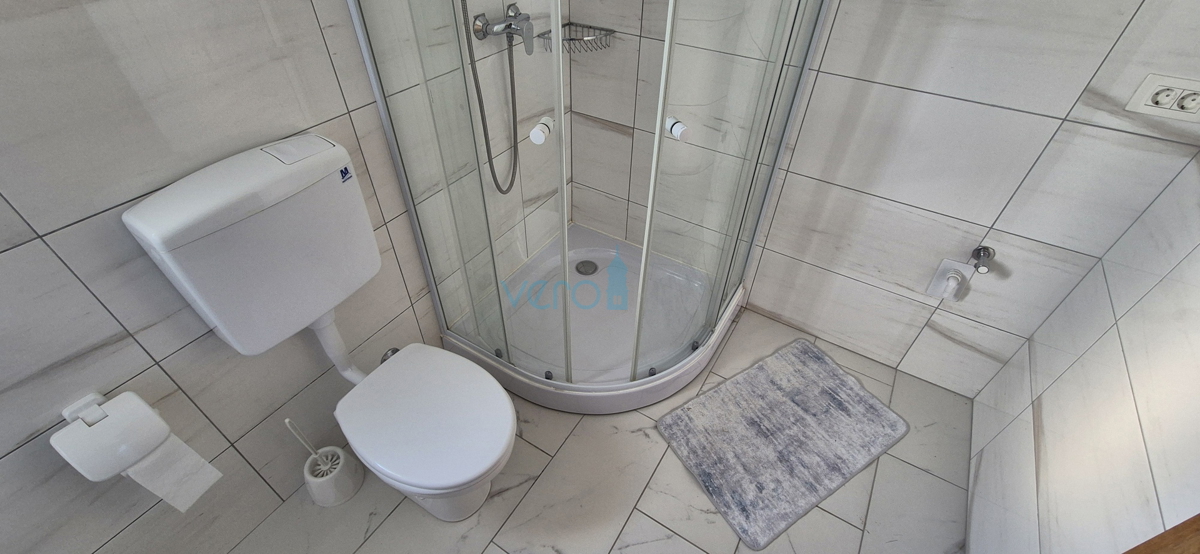 Isola di Krk, Malinska, zona circostante, casa bifamiliare con piscina e giardino, vendita