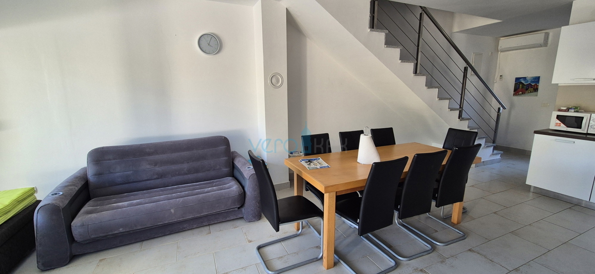 Isola di Krk, Malinska, zona circostante, casa bifamiliare con piscina e giardino, vendita