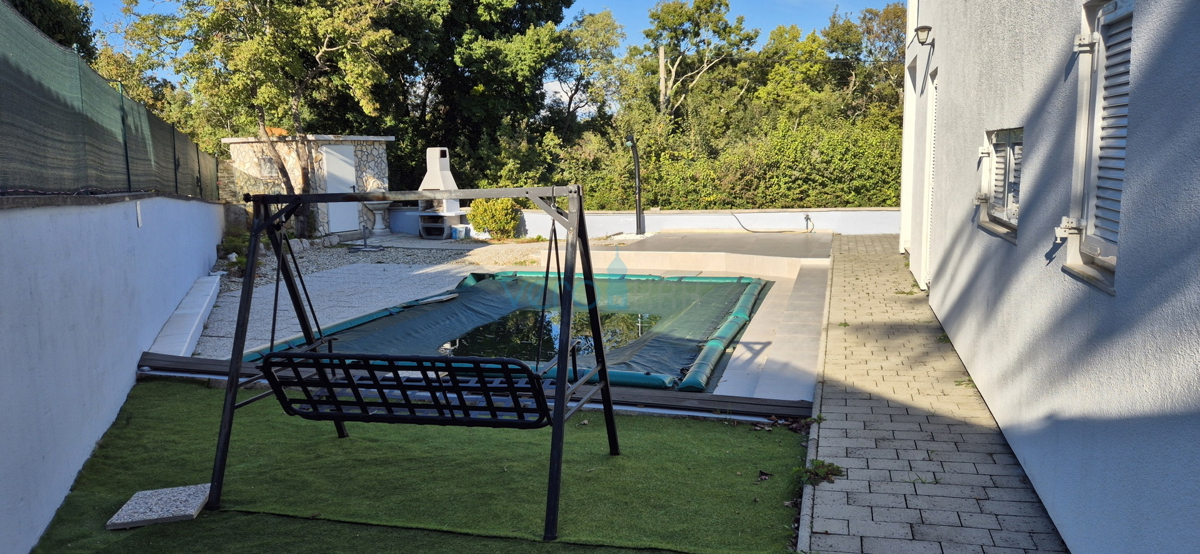 Isola di Krk, Malinska, zona circostante, casa bifamiliare con piscina e giardino, vendita