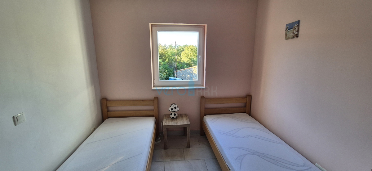 Isola di Krk, Malinska, zona circostante, casa bifamiliare con piscina e giardino, vendita