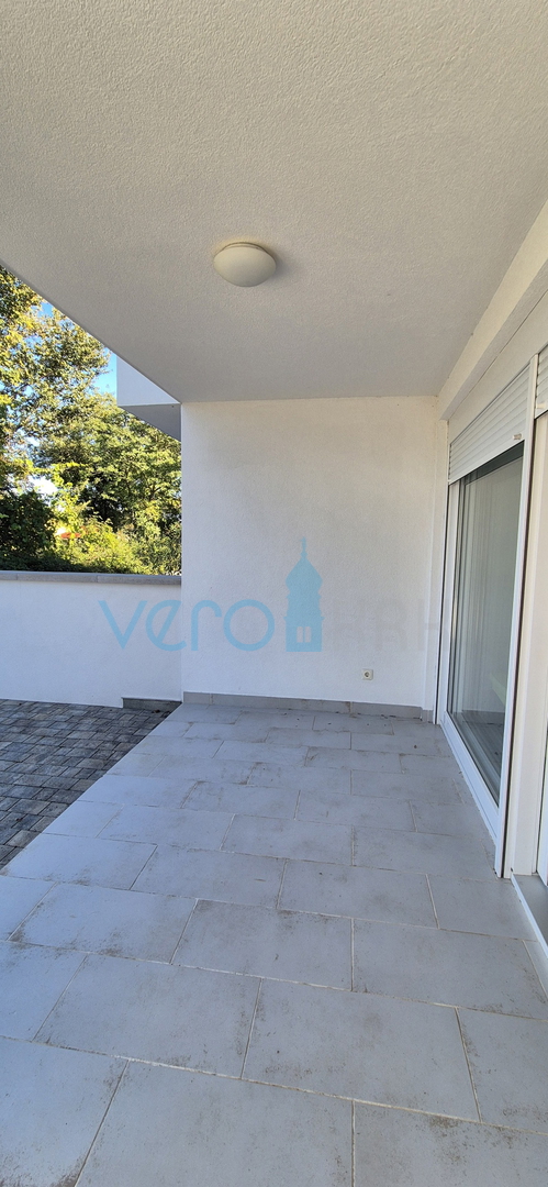 Isola di Krk, Malinska, zona circostante, casa bifamiliare con piscina e giardino, vendita