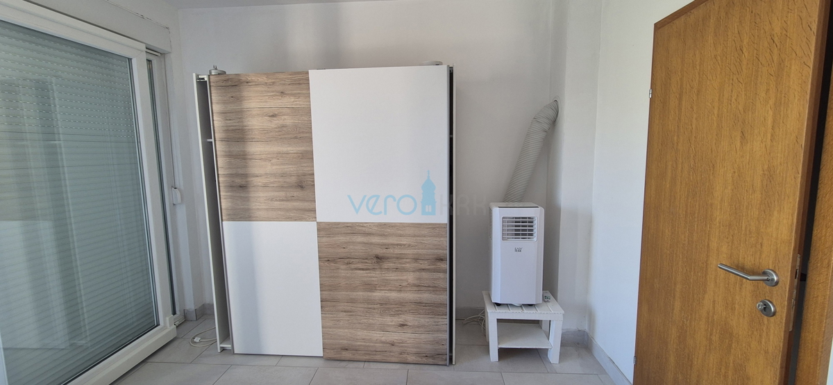 Isola di Krk, Malinska, zona circostante, casa bifamiliare con piscina e giardino, vendita