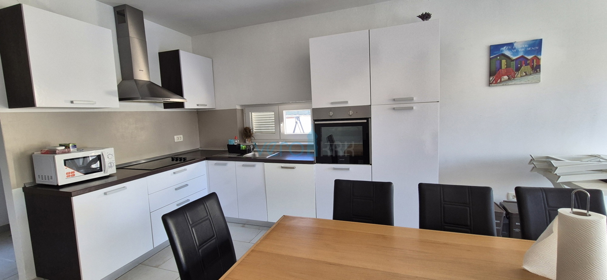 Isola di Krk, Malinska, zona circostante, casa bifamiliare con piscina e giardino, vendita