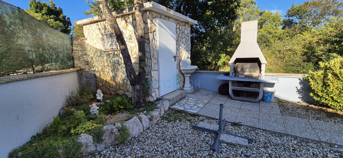 Isola di Krk, Malinska, zona circostante, casa bifamiliare con piscina e giardino, vendita