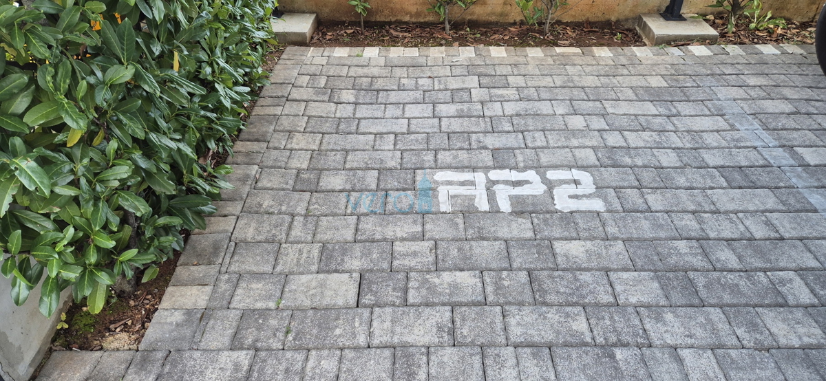 Baia Soline, isola di Krk, appartamento con due camere, piano terra, ampio giardino, vendita