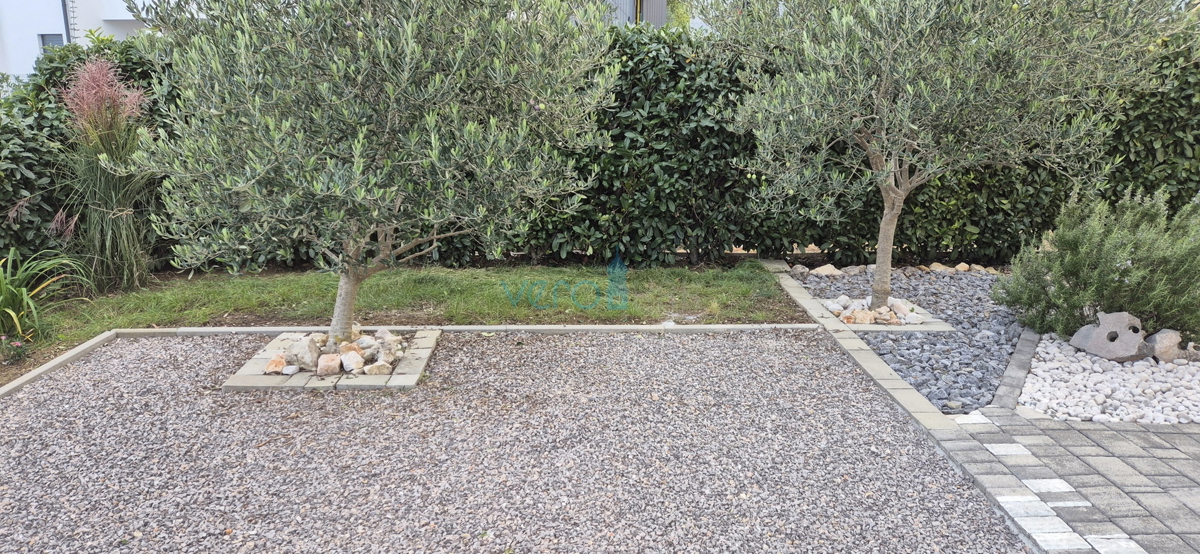 Baia Soline, isola di Krk, appartamento con due camere, piano terra, ampio giardino, vendita