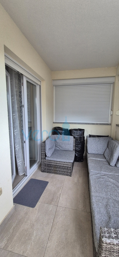 Baia Soline, isola di Krk, appartamento con due camere, piano terra, ampio giardino, vendita