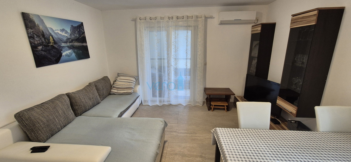 Baia Soline, isola di Krk, appartamento con due camere, piano terra, ampio giardino, vendita