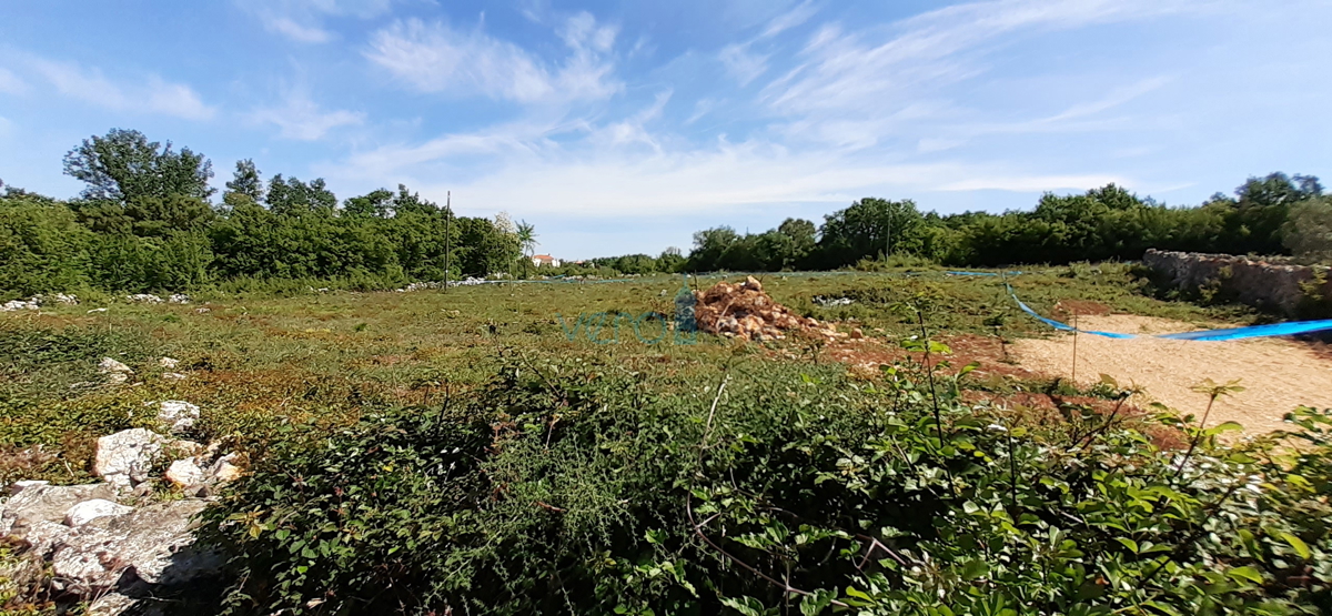 Isola di Krk, parte ovest dell'isola, Milohnić, terreno con progetto per costruzione, 1654 m2 in ottima posizione, vendita
