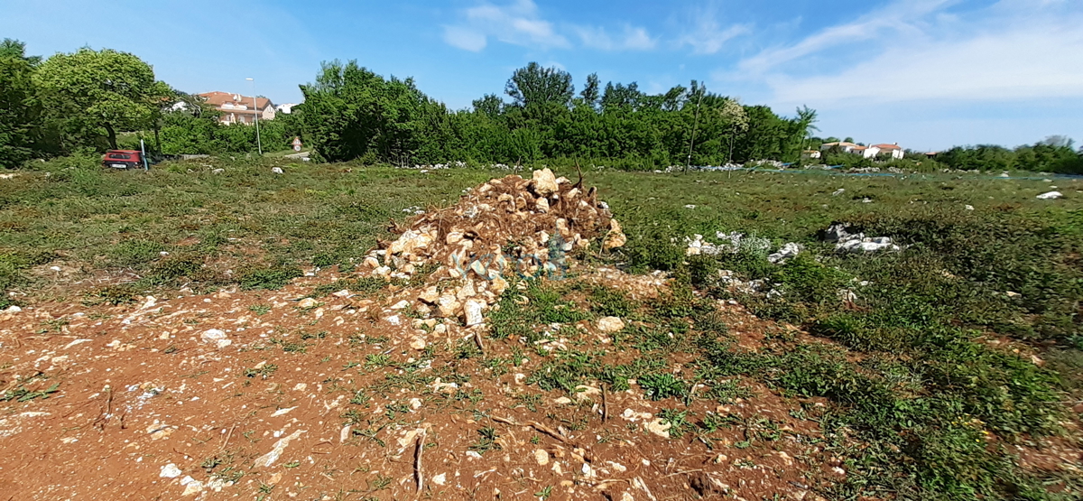 Isola di Krk, parte ovest dell'isola, Milohnić, terreno con progetto per costruzione, 1654 m2 in ottima posizione, vendita