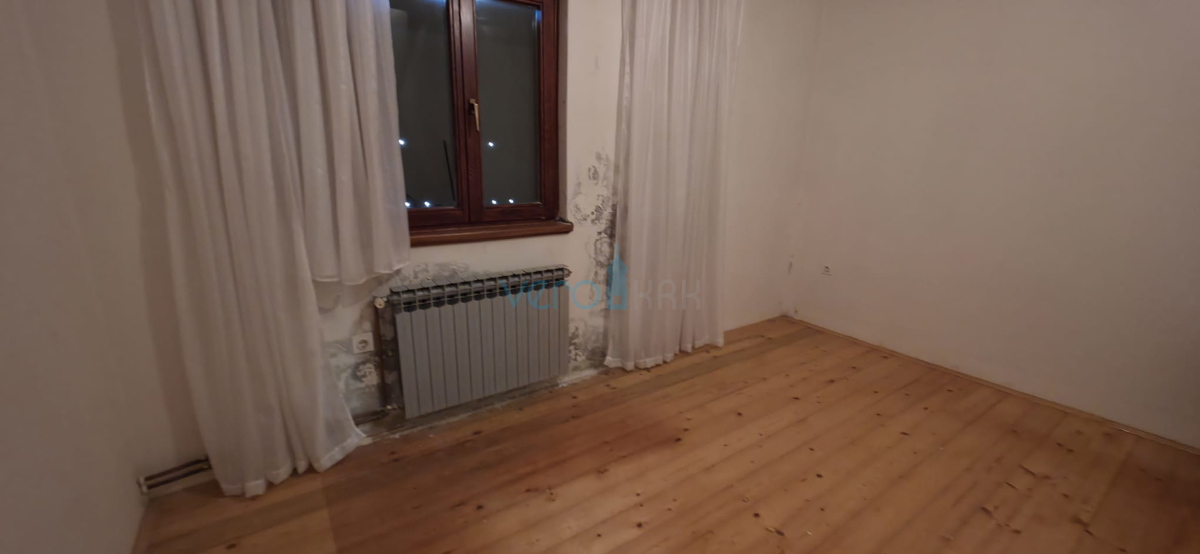 Senj, periferia, casa familiare di 150 m2 su un terreno di 1000 m2, vista mare, in vendita