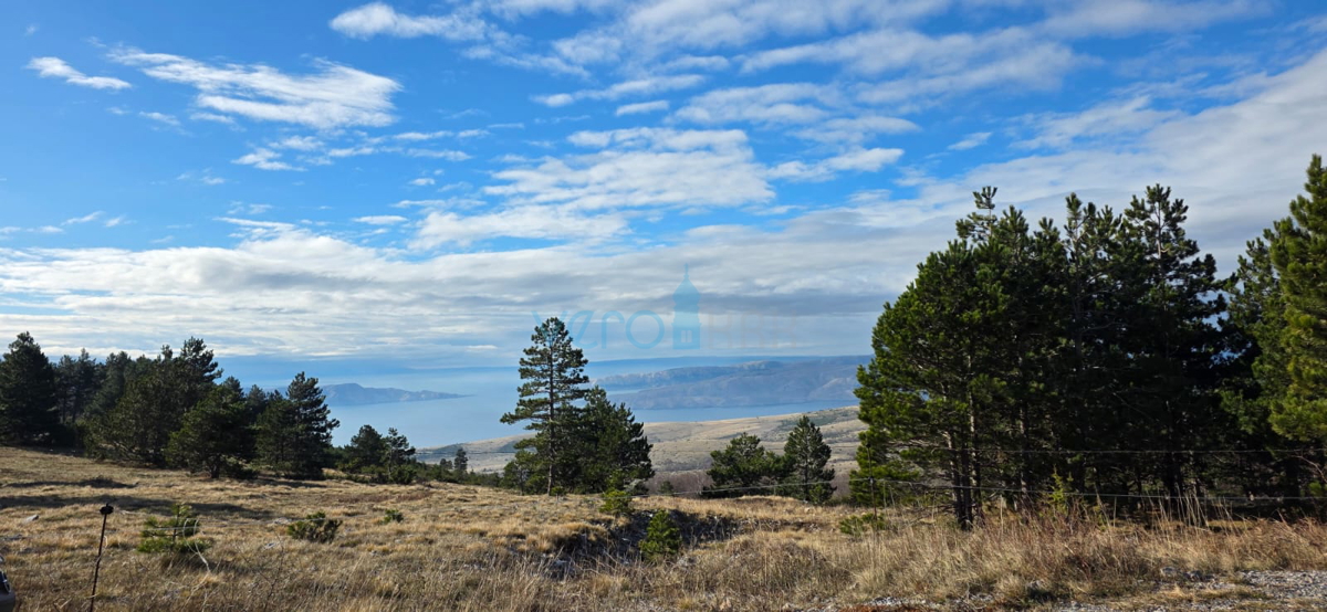 Senj, periferia, casa familiare di 150 m2 su un terreno di 1000 m2, vista mare, in vendita