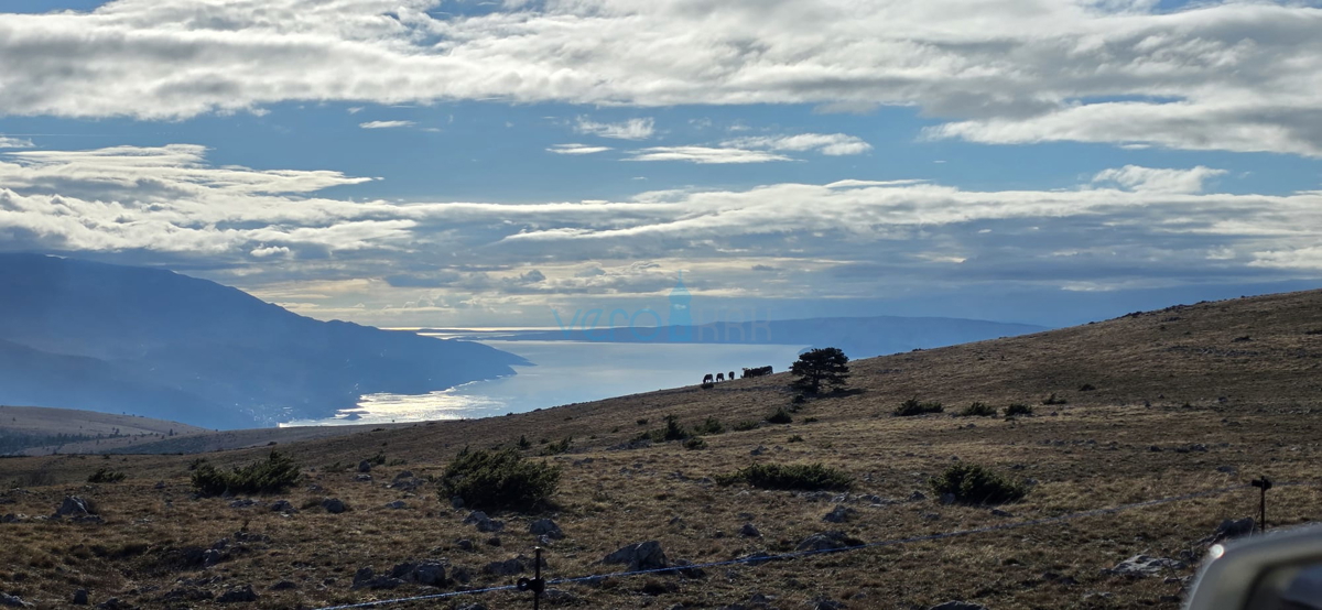 Senj, periferia, casa familiare di 150 m2 su un terreno di 1000 m2, vista mare, in vendita