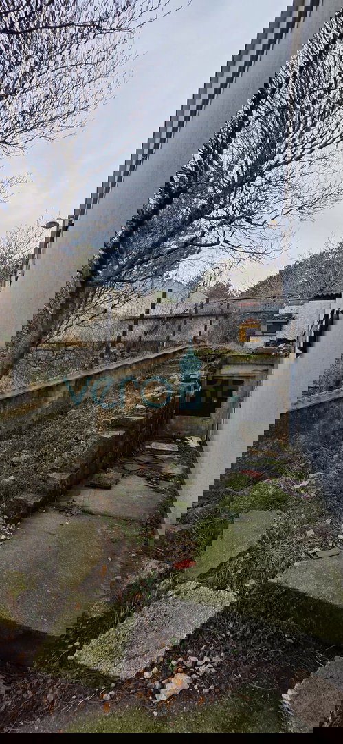 Senj, periferia, casa familiare di 150 m2 su un terreno di 1000 m2, vista mare, in vendita