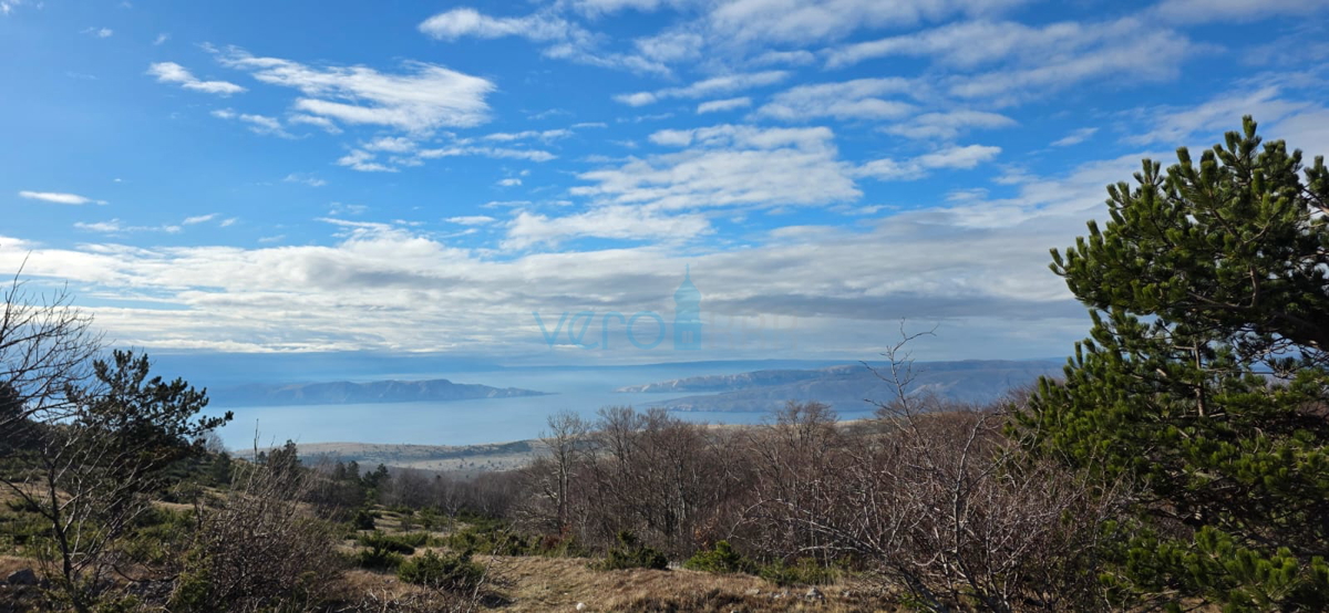 Senj, periferia, casa familiare di 150 m2 su un terreno di 1000 m2, vista mare, in vendita