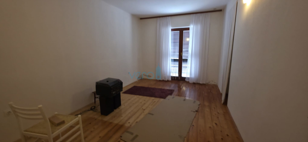 Senj, periferia, casa familiare di 150 m2 su un terreno di 1000 m2, vista mare, in vendita