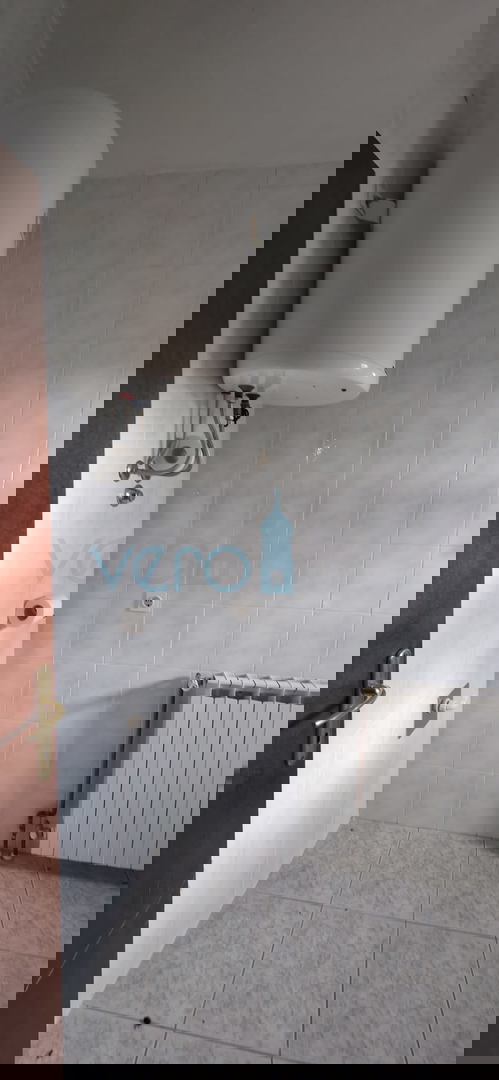 Senj, periferia, casa familiare di 150 m2 su un terreno di 1000 m2, vista mare, in vendita