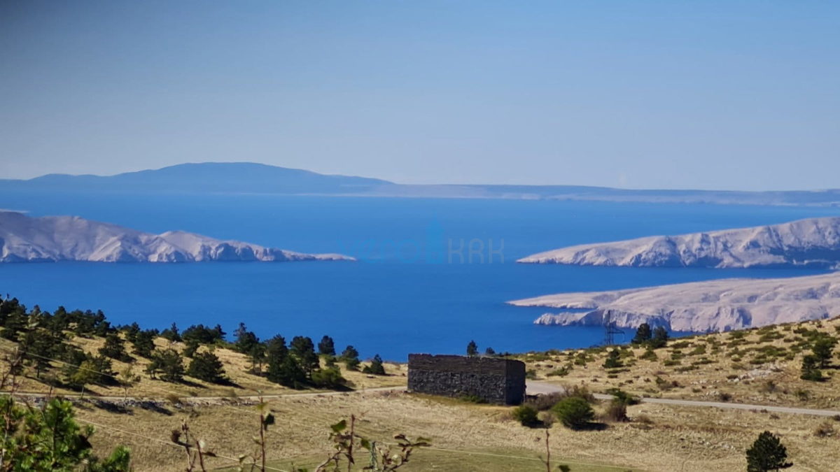 Senj, periferia, casa familiare di 150 m2 su un terreno di 1000 m2, vista mare, in vendita