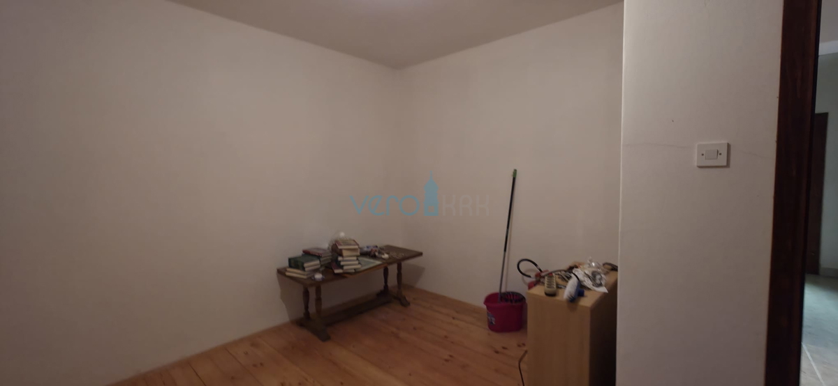 Senj, periferia, casa familiare di 150 m2 su un terreno di 1000 m2, vista mare, in vendita